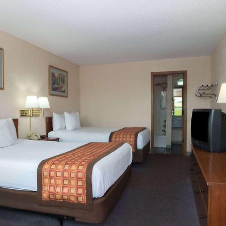 Days Inn By Wyndham Indianapolis East Post Road Екстериор снимка