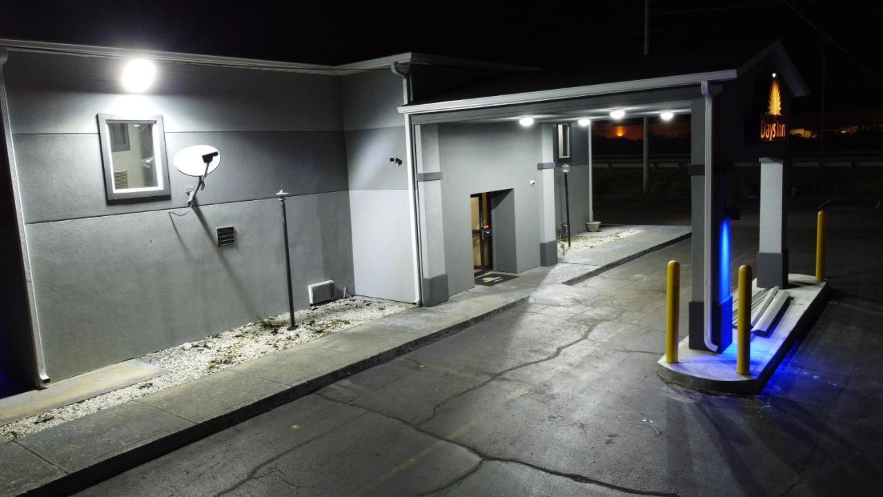 Days Inn By Wyndham Indianapolis East Post Road Екстериор снимка