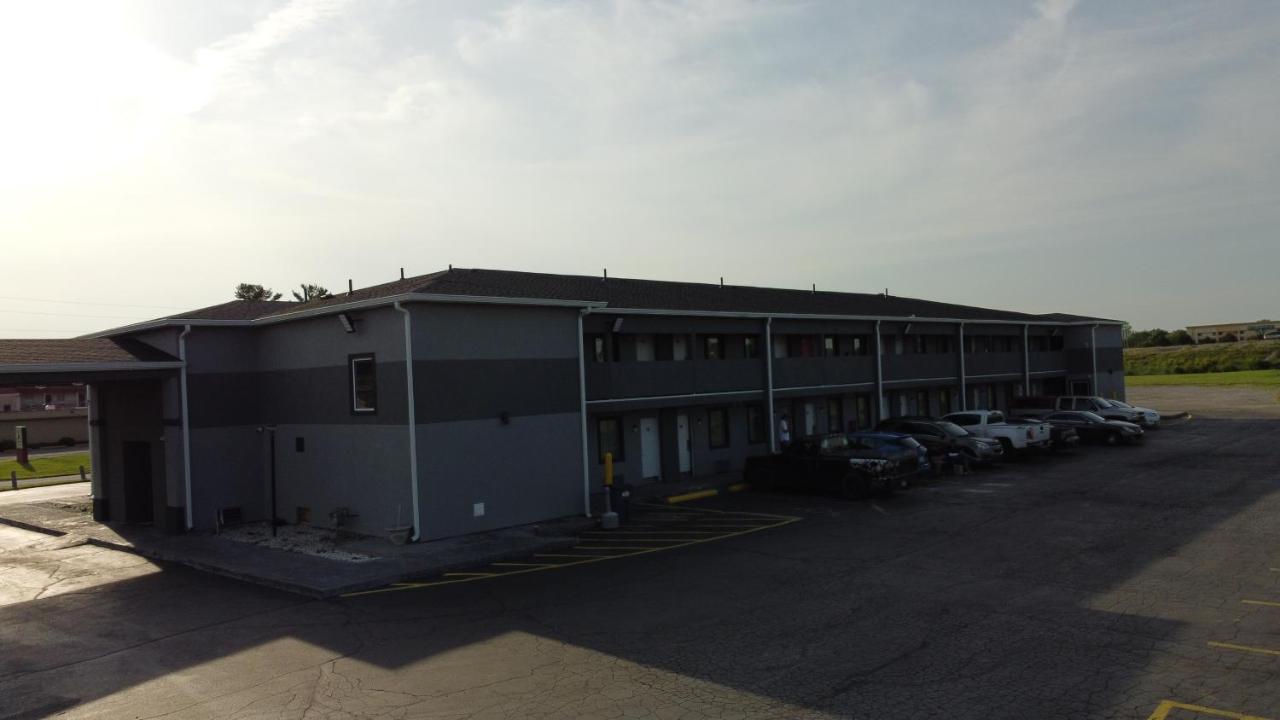 Days Inn By Wyndham Indianapolis East Post Road Екстериор снимка
