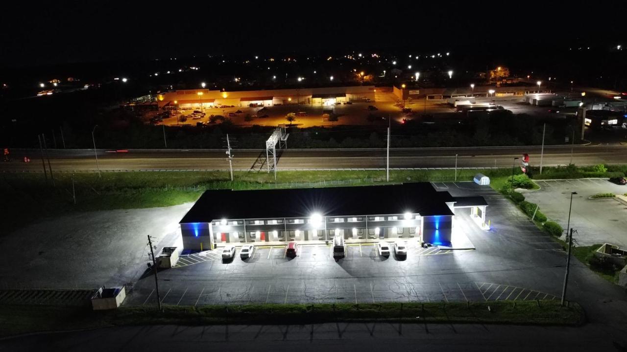 Days Inn By Wyndham Indianapolis East Post Road Екстериор снимка