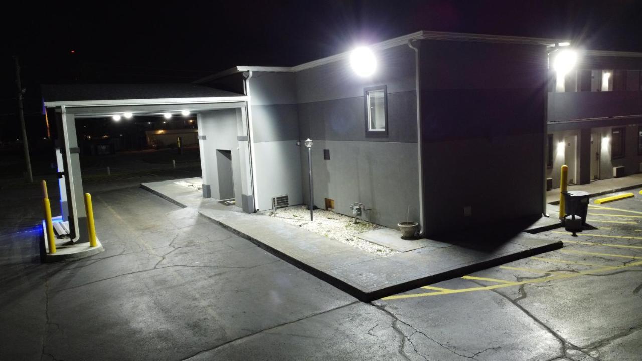 Days Inn By Wyndham Indianapolis East Post Road Екстериор снимка
