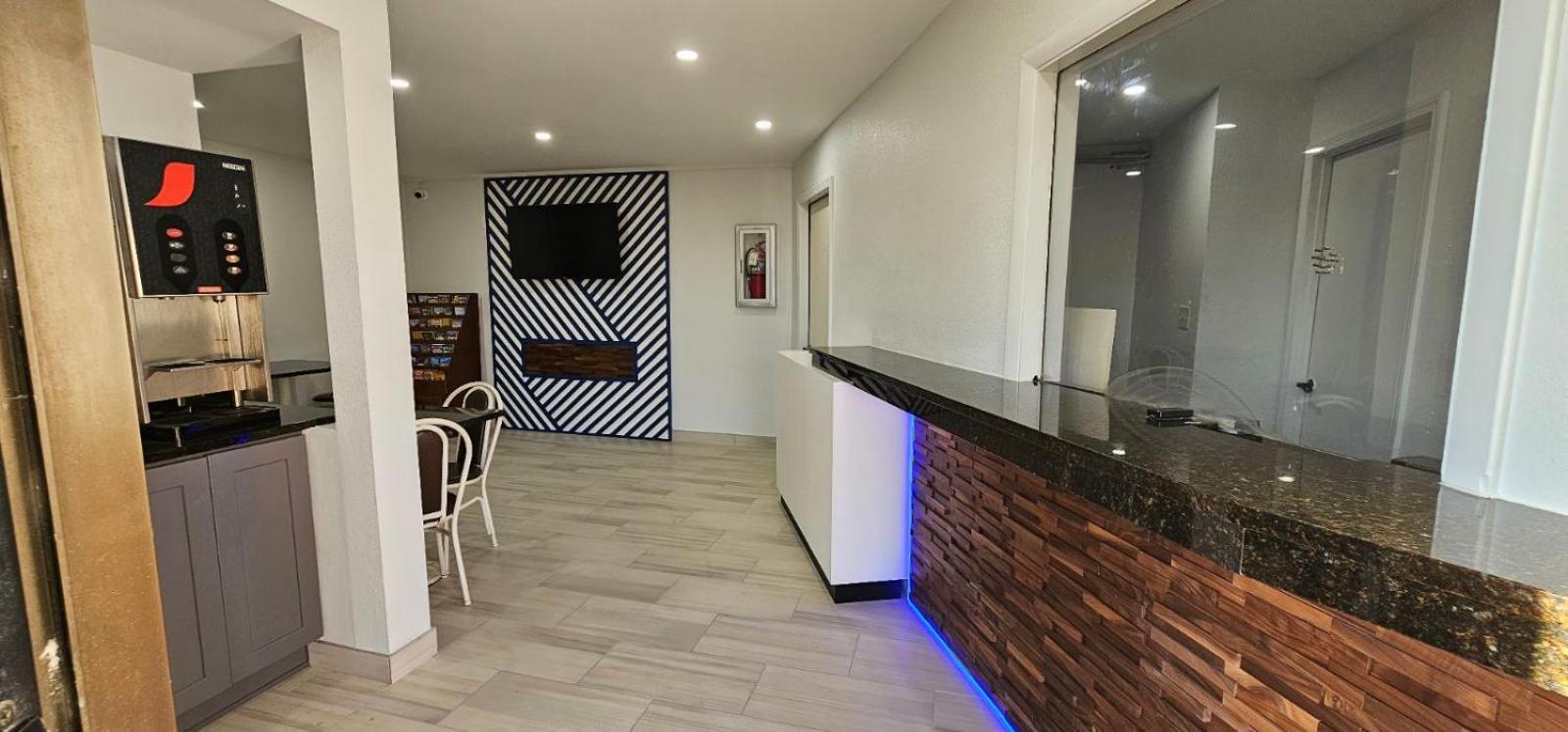 Days Inn By Wyndham Indianapolis East Post Road Екстериор снимка