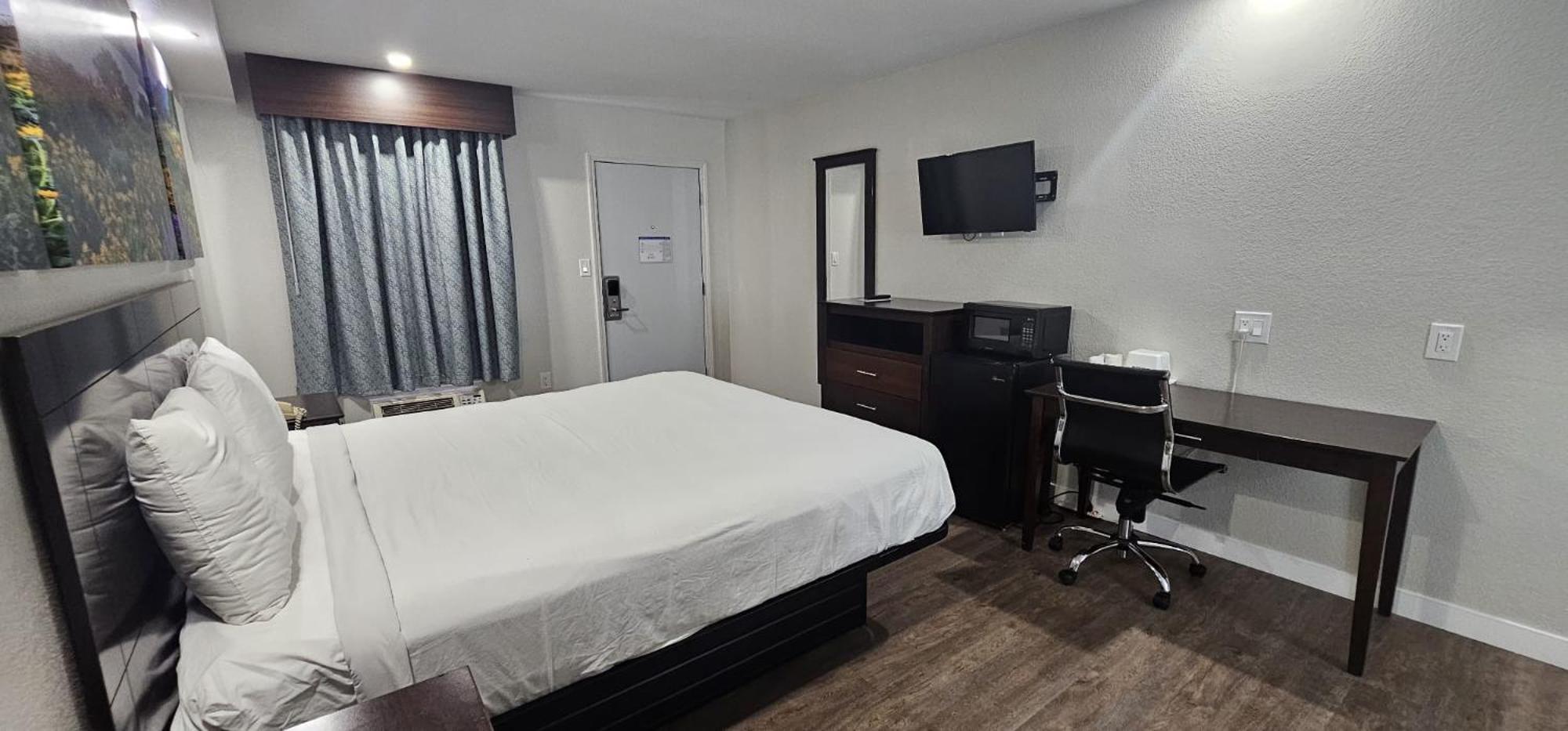 Days Inn By Wyndham Indianapolis East Post Road Екстериор снимка