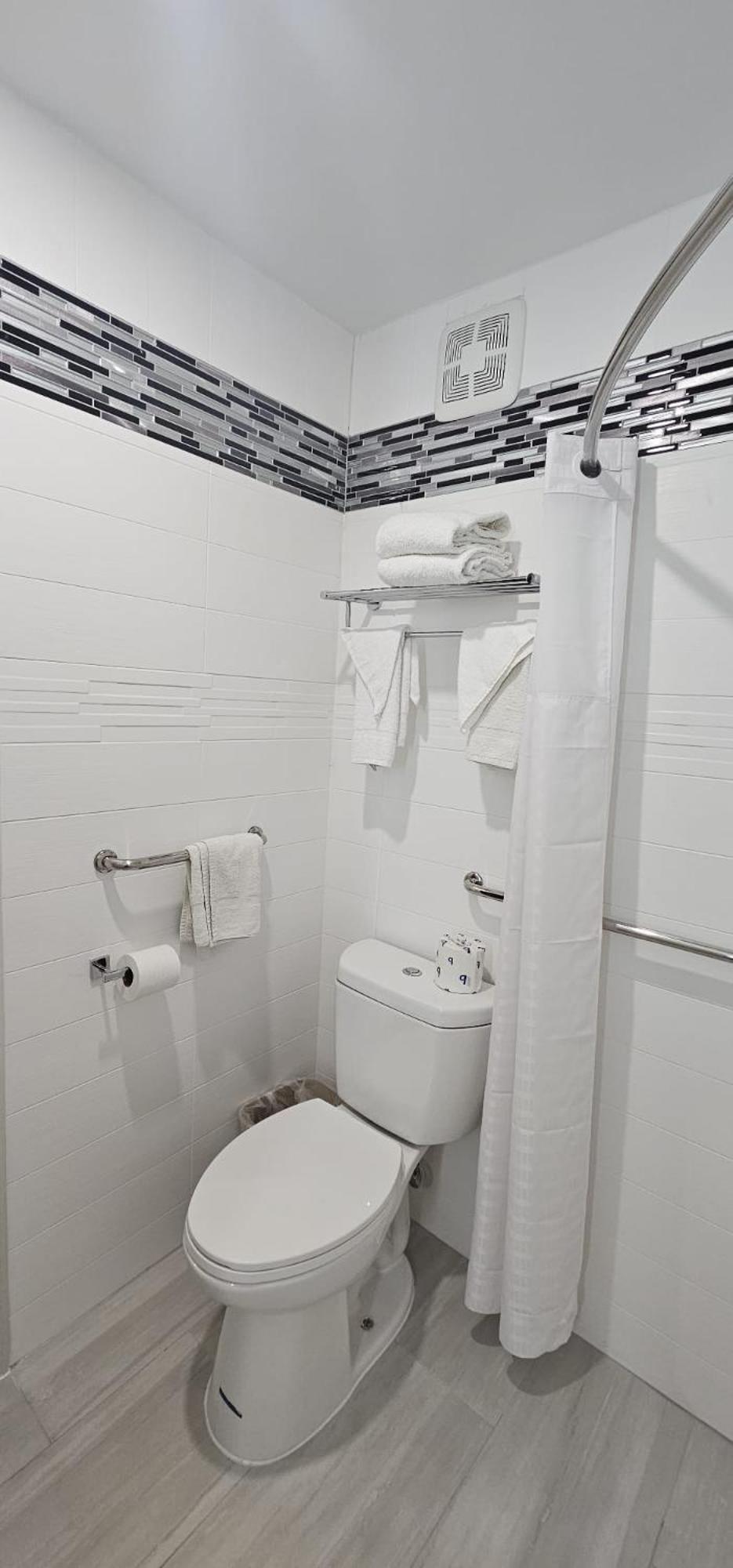 Days Inn By Wyndham Indianapolis East Post Road Екстериор снимка