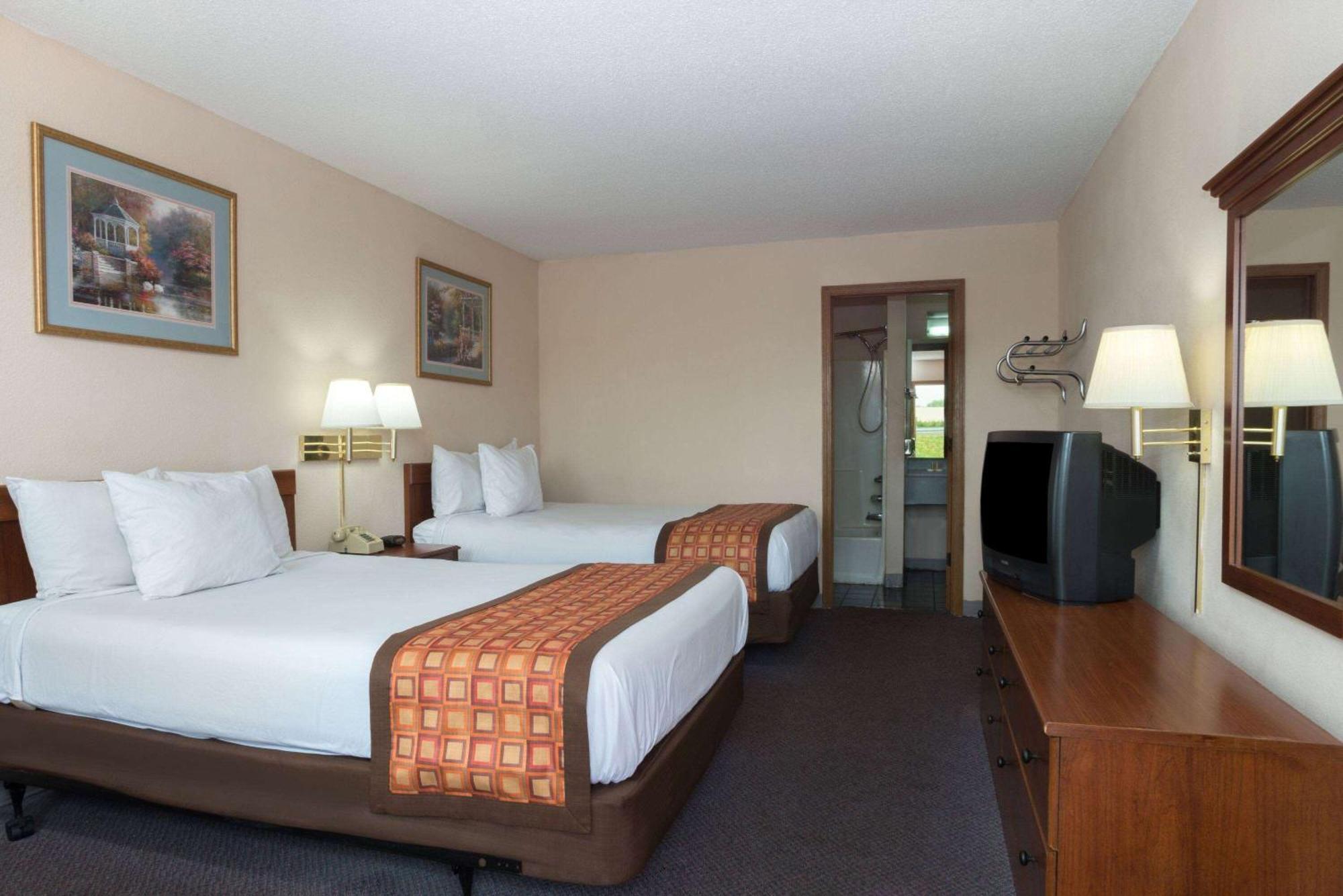Days Inn By Wyndham Indianapolis East Post Road Екстериор снимка